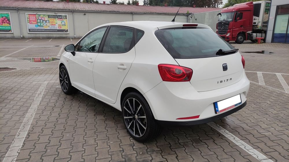 Seat Ibiza 1.6 benzyna 105 KM 2010r. 5 drzwi bogate wyposażenie