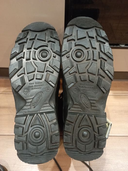 Берци 43 р. Нові . Не були в використанні.