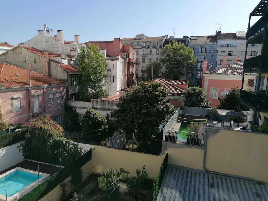 Quarto disponível Avenidas Novas