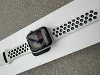 Apple Watch SE 2 generacji starlight nike
