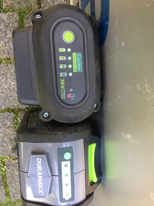 Продаються акумулятори з зарядними пристроями.