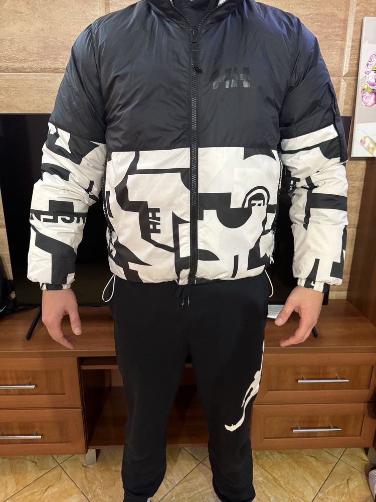 Продам куртку HELLY HANSEN