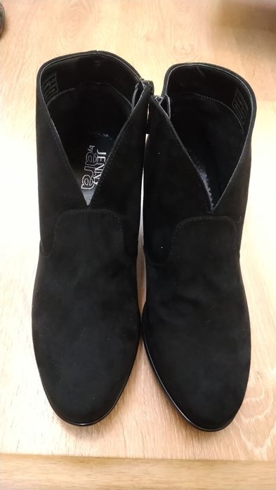 Продам нові жіночі ботинки Ara, р.38