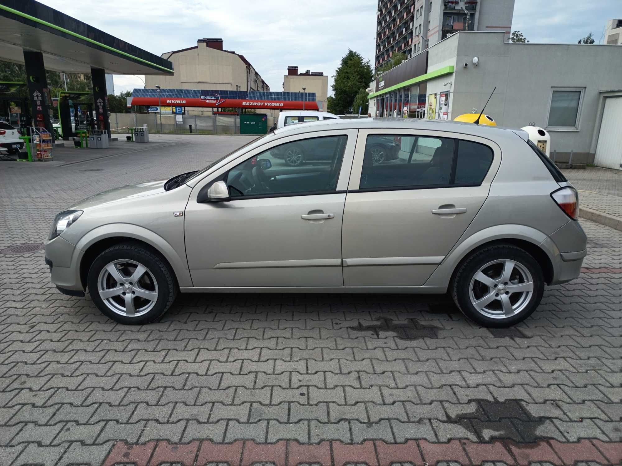 Opel Astra H 1.6 Benzyna
