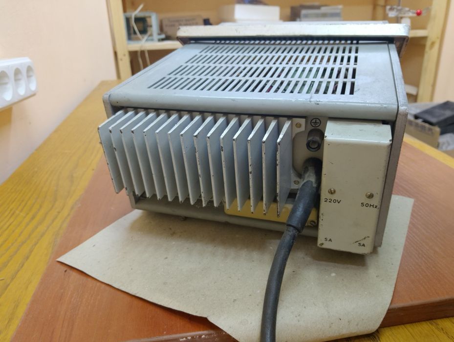 Источник питания стабилизированный Б5-50 лабораторный блок питания.