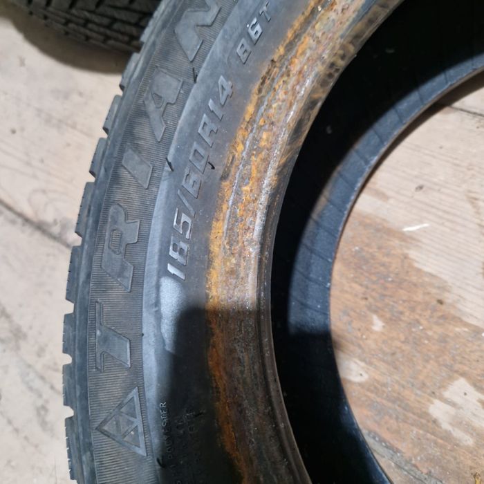 Продам комплект резины 185/60/14