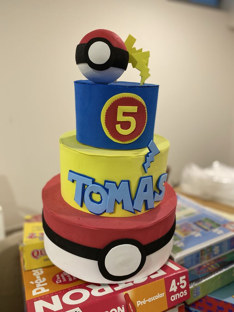 Bolo de Aniversario EVA Pokemon