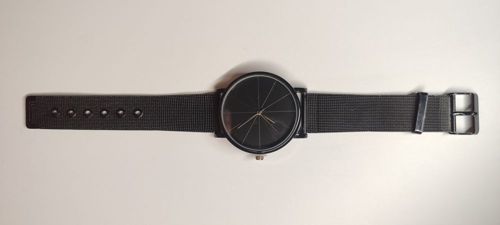 Елегантний мінімалістичний чоловічий годинник з великим циферблатом,