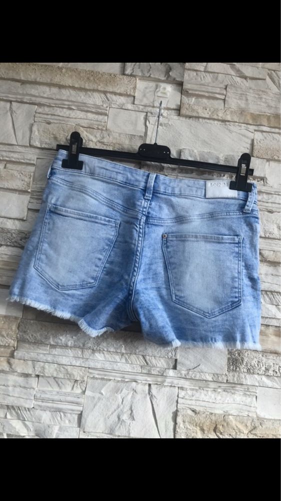 Spodenki szorty dżinsowe  jeans  śliczne  stretch  nogawki posiepane