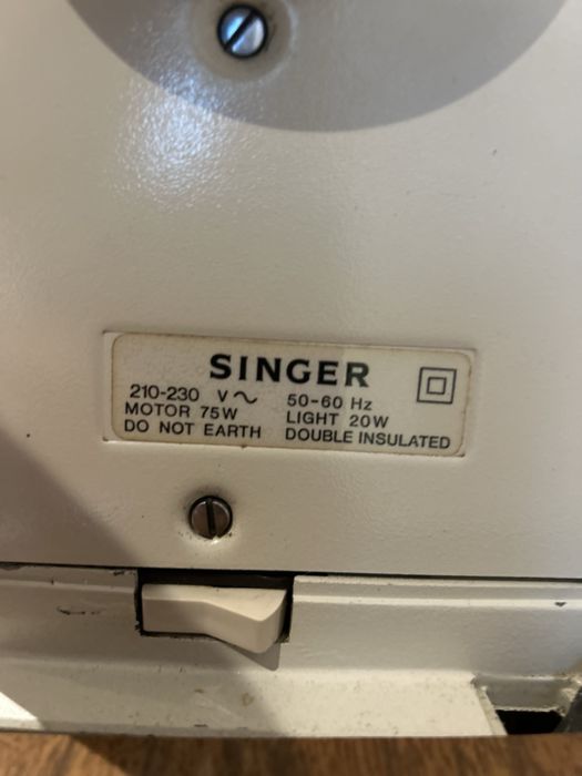 Maquina bordar Singer