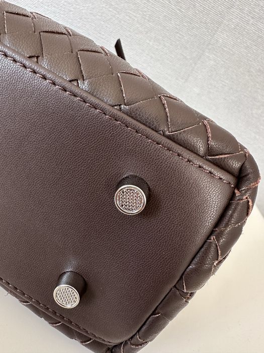 Плетена сумка з натуральної шкіри в стилі Bottega