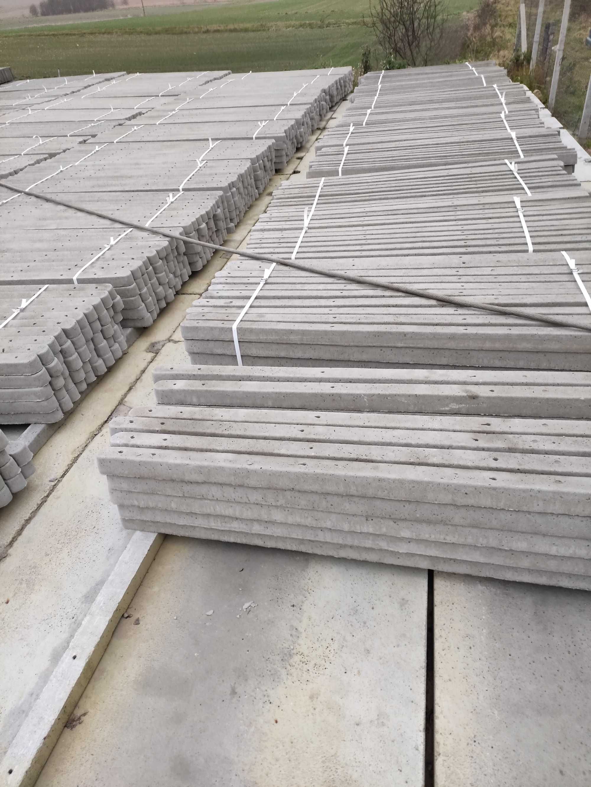 podmurówka betonowa ,panele ogrodzeniowe, słupki betonowe