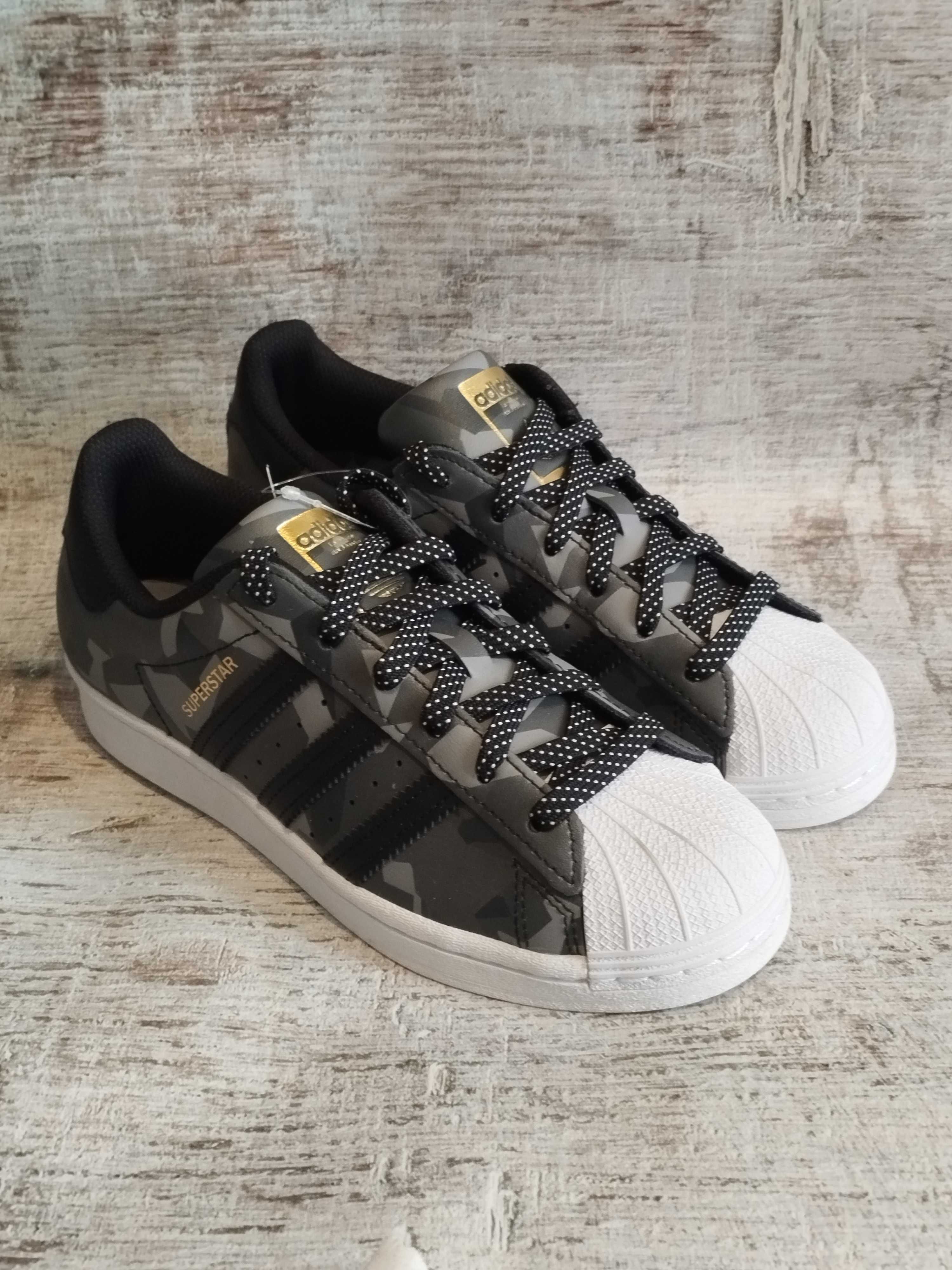 Adidas Superstar z limitowanej edycji.