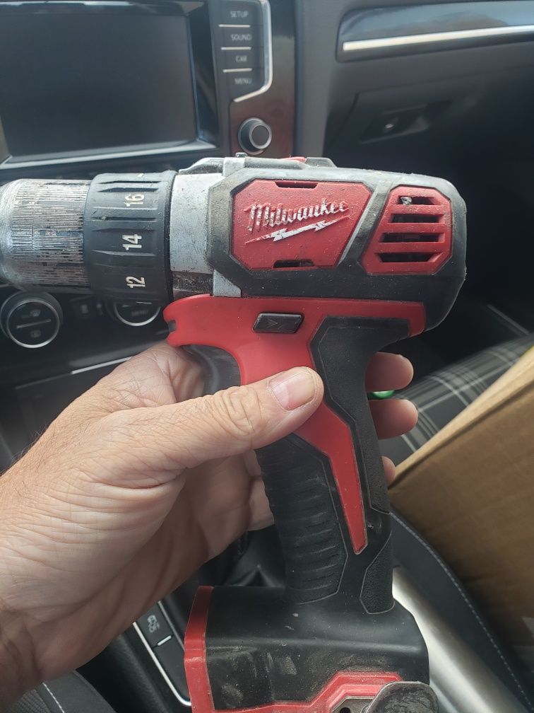 Шуруповерт Milwaukee,Makita,Hilti