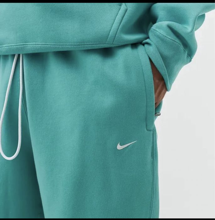 Теплые штаны Nike solo swoosh на флисе