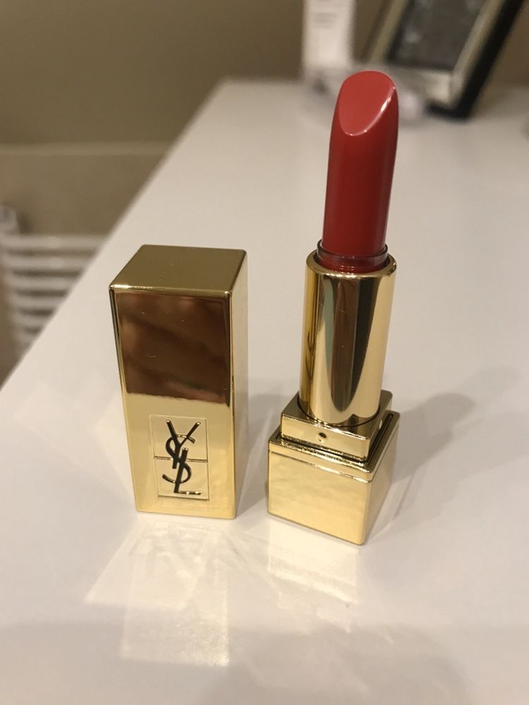 Pomadka Yves Saint Laurent kolor Rouge Pur Couture 01 wersja mini