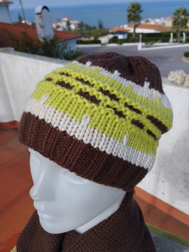 Conjunto de Gorro e cachecol. Set. Novo