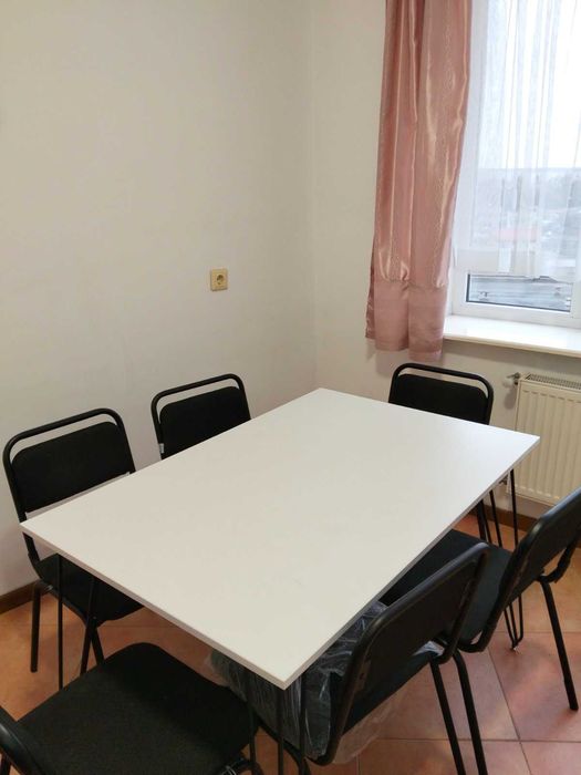 Продається двокімнатна  квартира в елітному районі.