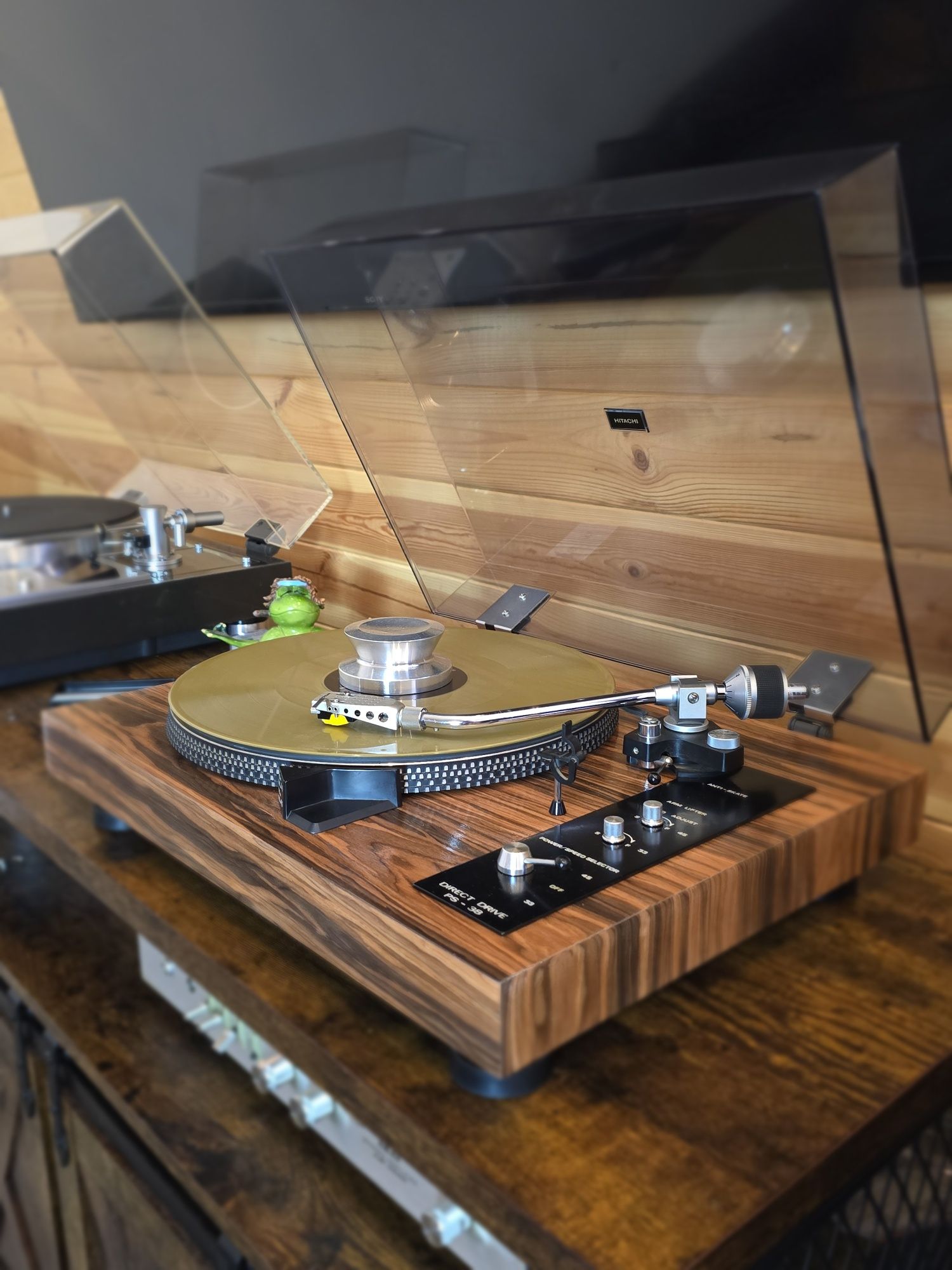 Gramofon Hitachi PS 38 Direct drive
