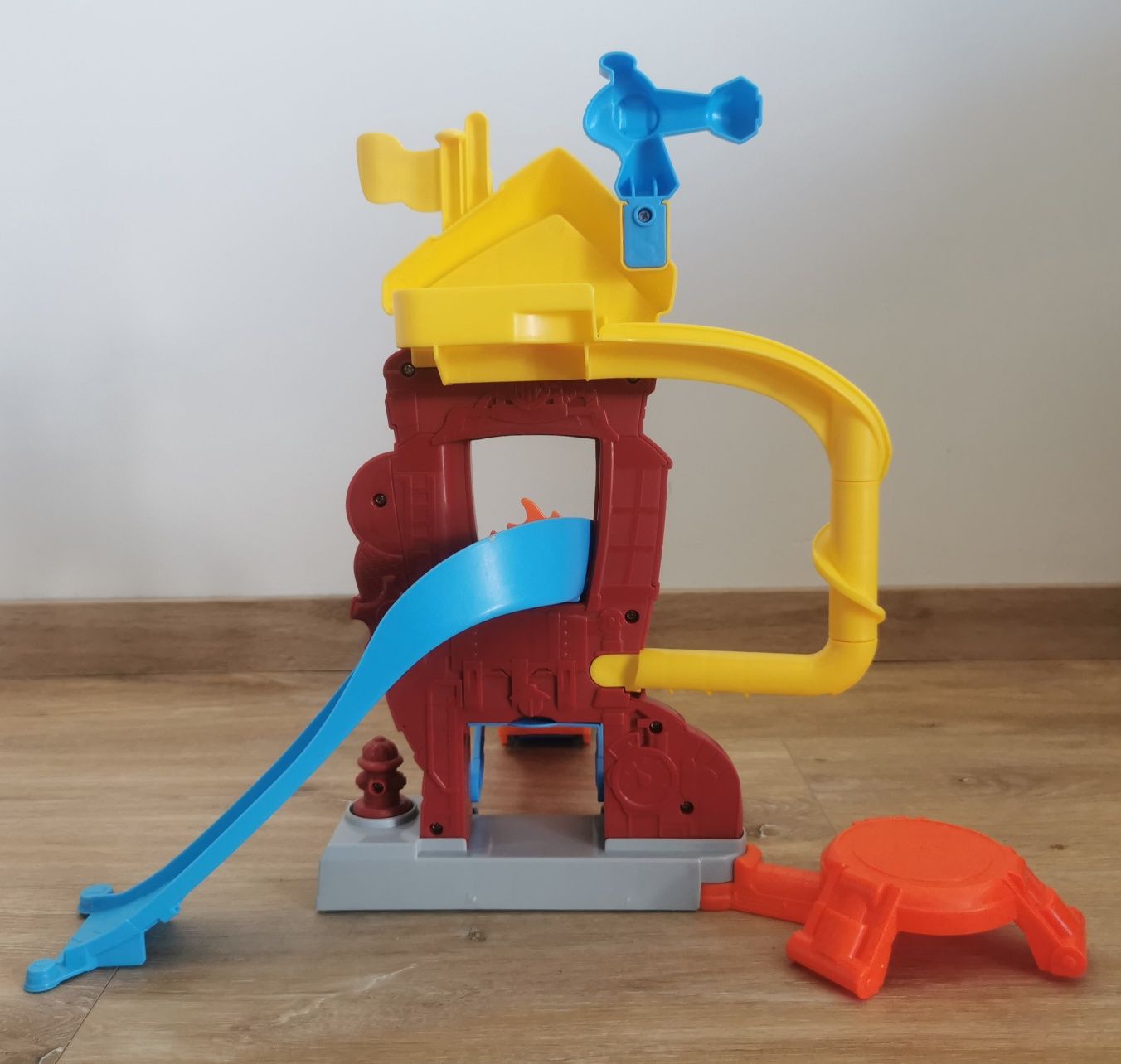 Sprzedam zestaw Chuck Wesoła remiza strażacka Hasbro Tonka