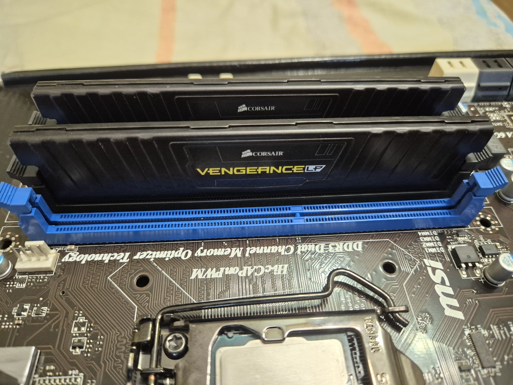 Комплект мат.плата P67A-GD55 (B3) + i3 3240 + кулер та DDR3 8g 1600мГц