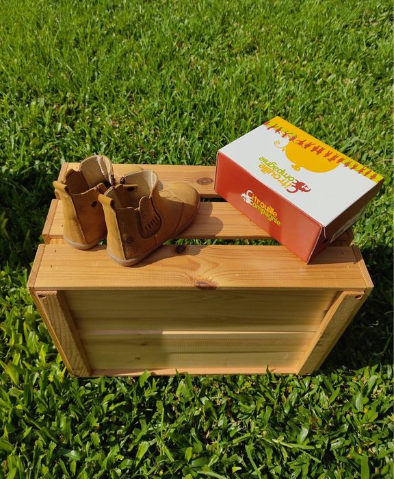 Bota / Sapato Criança - 24