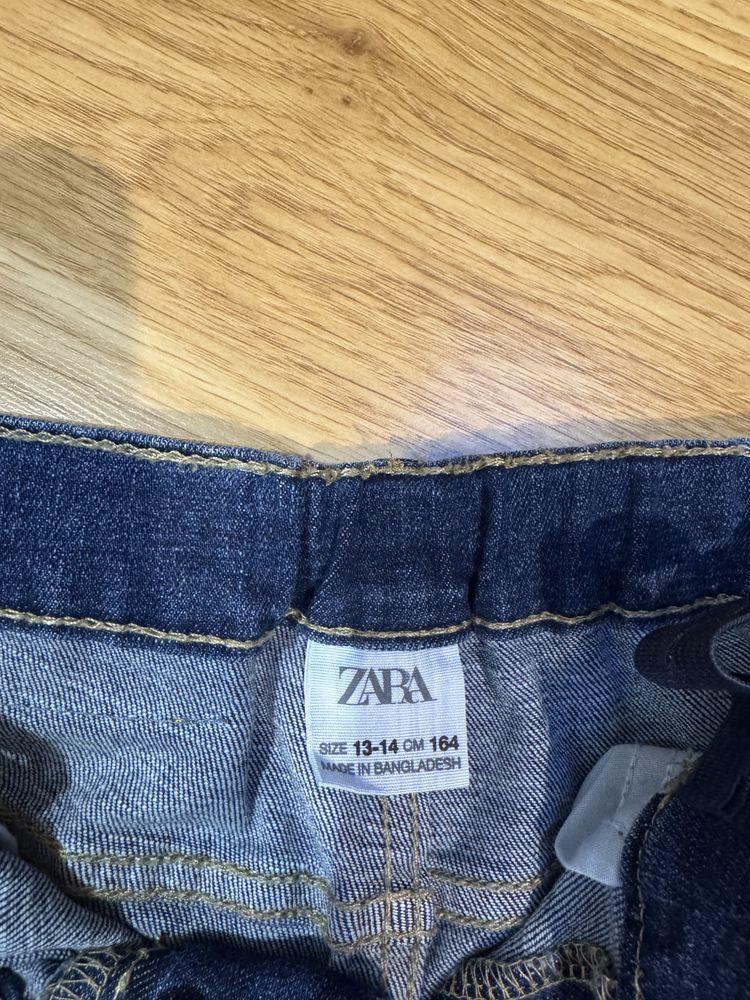 Jeansy Zara roz 164 cm , w pasie gumka do regulacji ,stan bardzo dobry