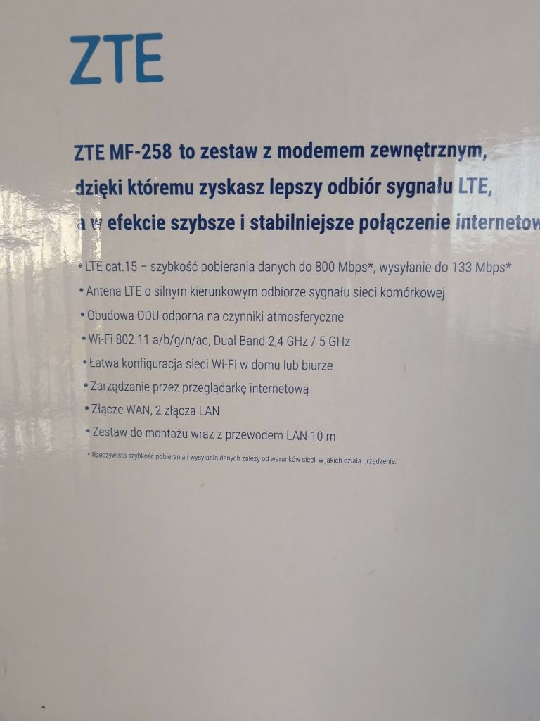 Router ZTE z modemem zewnętrznym