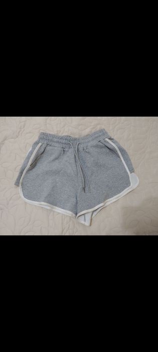 Продам шорти сірі
