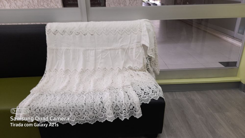 Colcha renda e linho