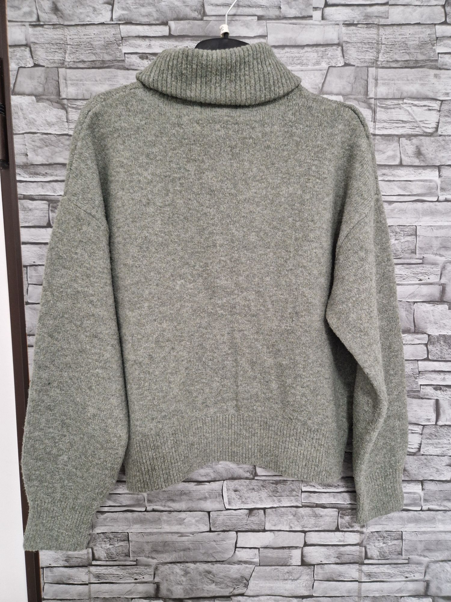 Oliwkowy sweter, oliwkowy golf H&M