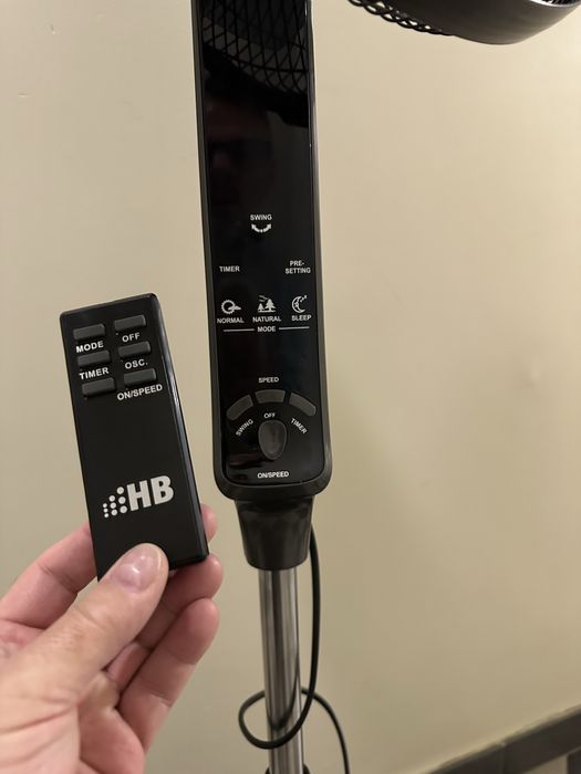 Wentylator stojacy HB czarny