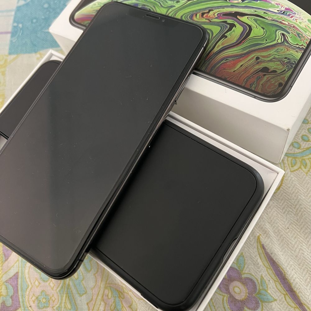 iphone xs max 64gb.....