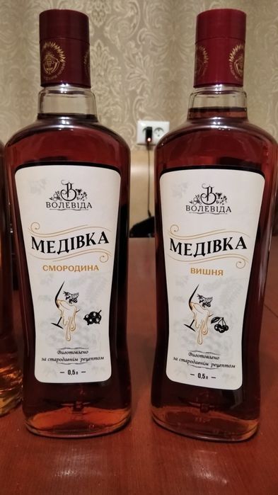 Мед з додаванням ягід