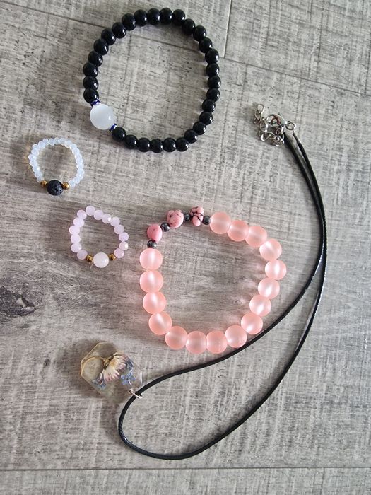 Zestaw biżuterii handmade naszyjnik, pierścionki, bransoletki