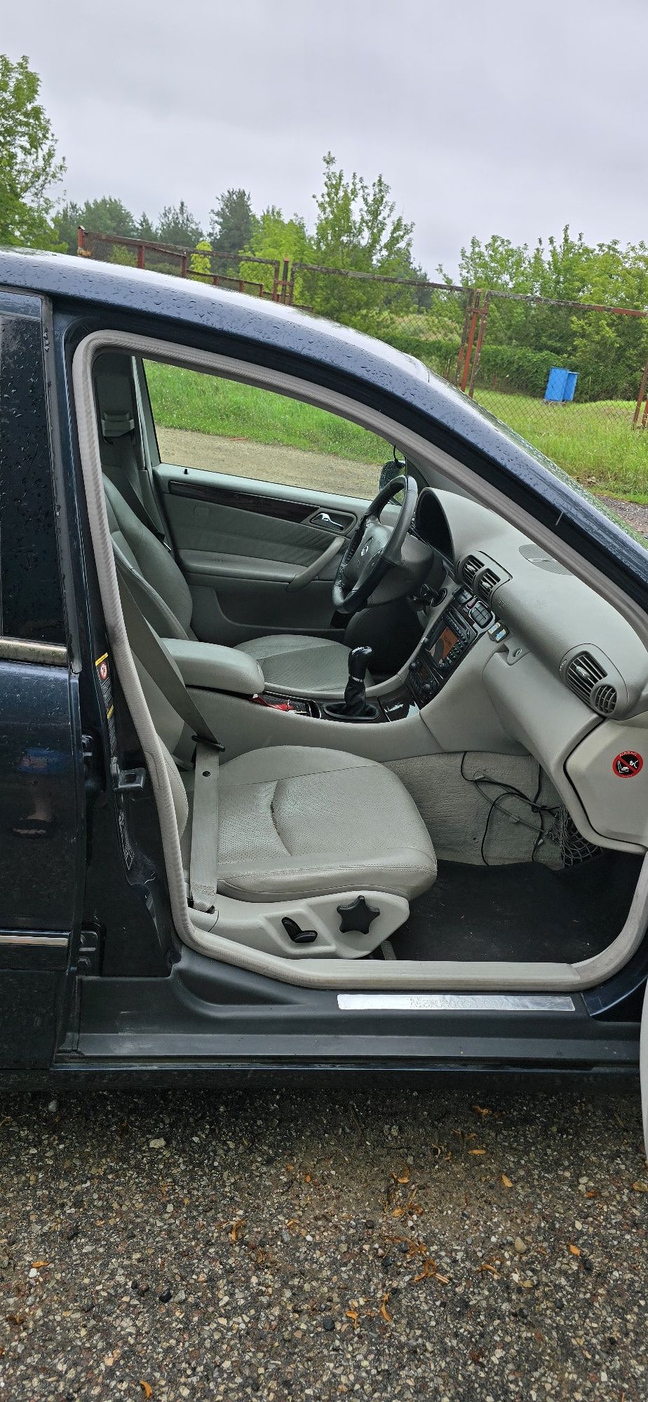mercedes c 180 skóry klimatronic xenon orginal lakier bezwypadkowy