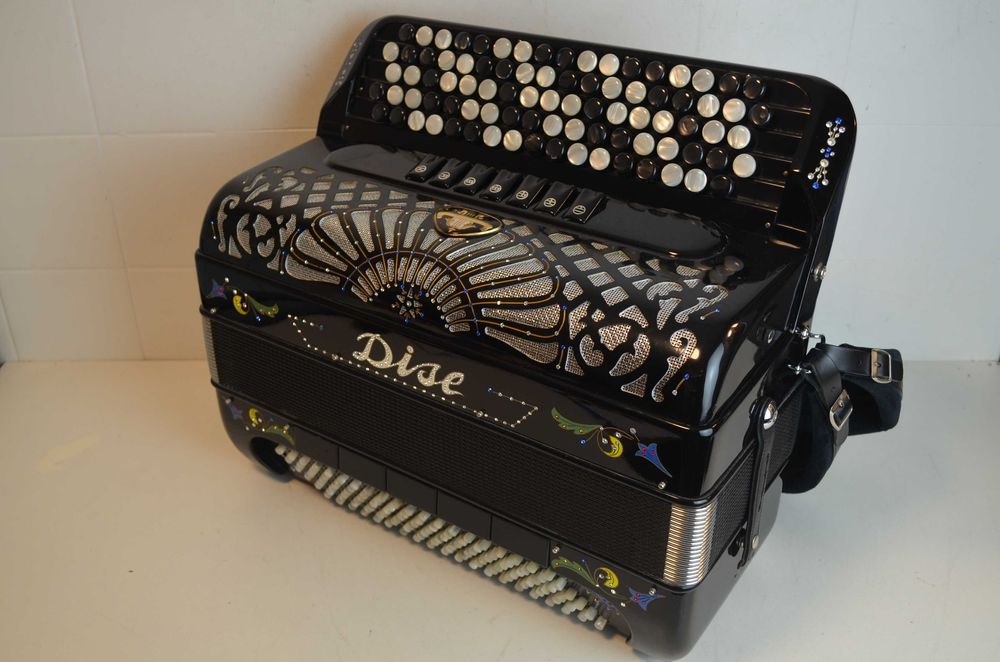 Acordeao Dise  4 Voz 120 baixos,