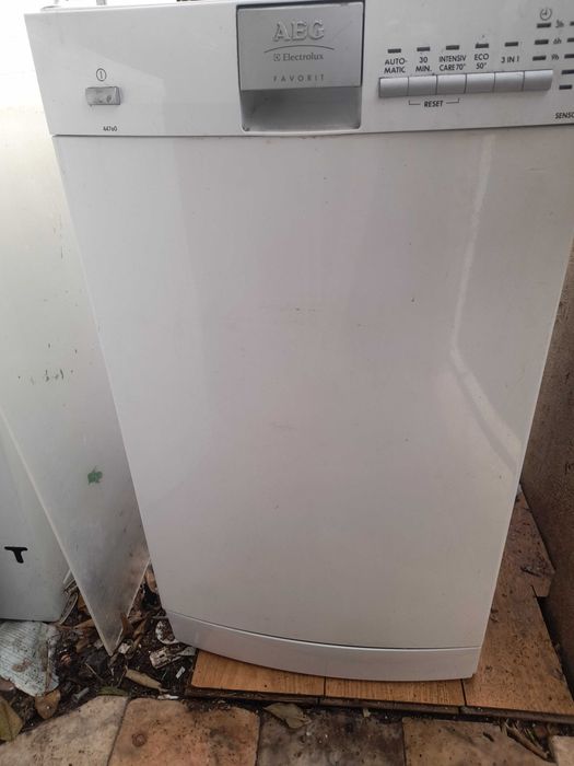 maquina de loiça das mais estreitas AEG exelente  para desocupar