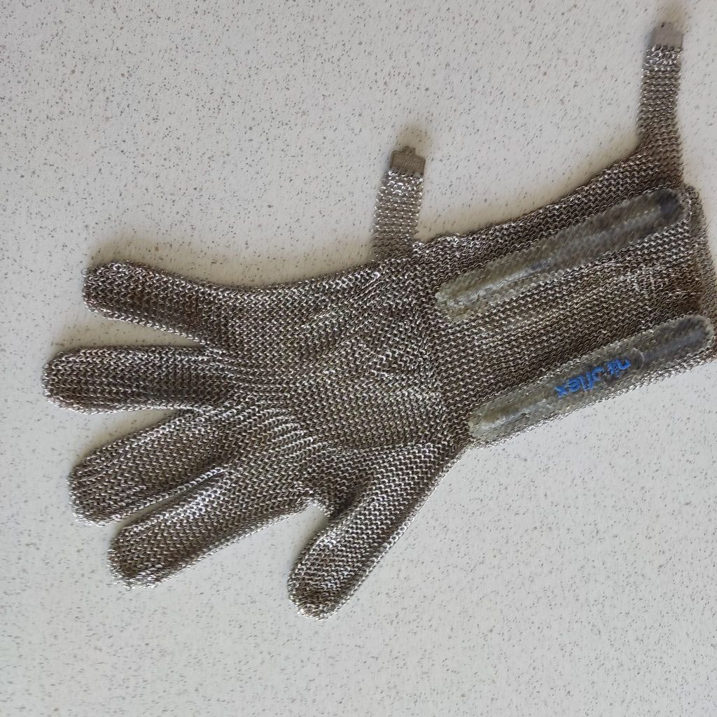 Luva de aço para corte de carne