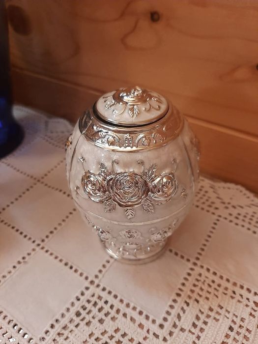 Ovo porta palitos, ou porta cotonetes ou só decorativo dourado