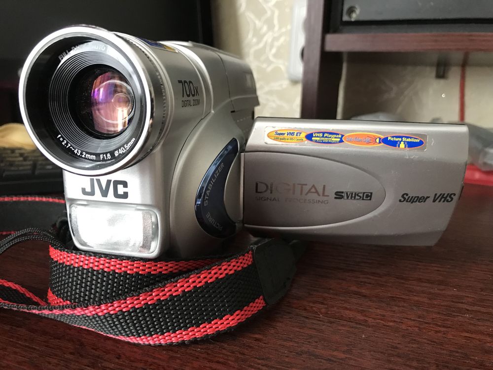 Видеокамера JVC GR-SXM260U Compact VHS Camcorder 700x Digital Zoom