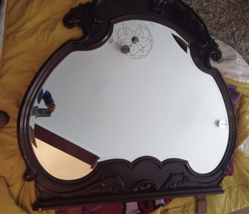 Espelho Grande com moldura de Nogueira