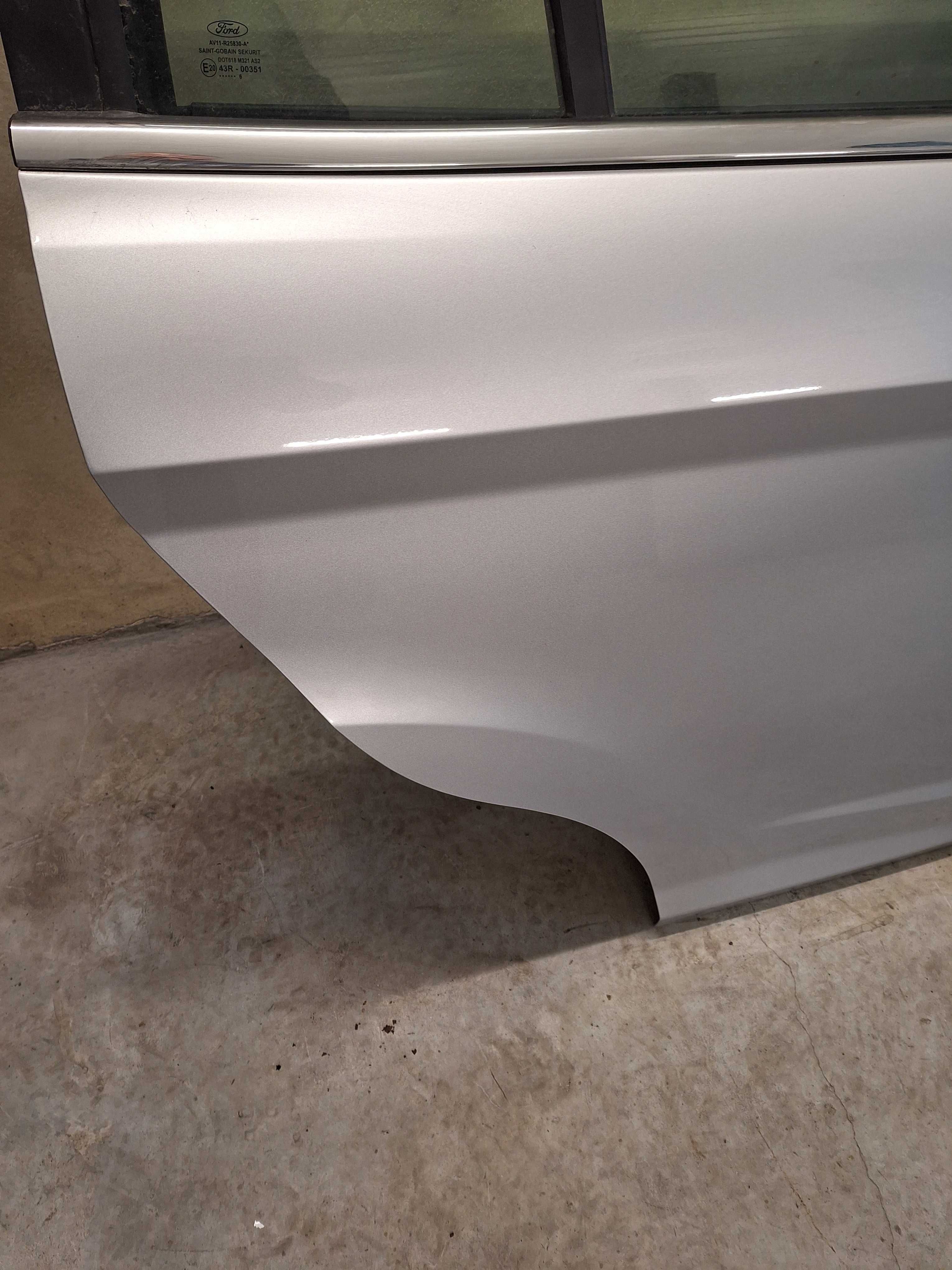 Drzwi prawe tylne ford b-max MC kompletne europa