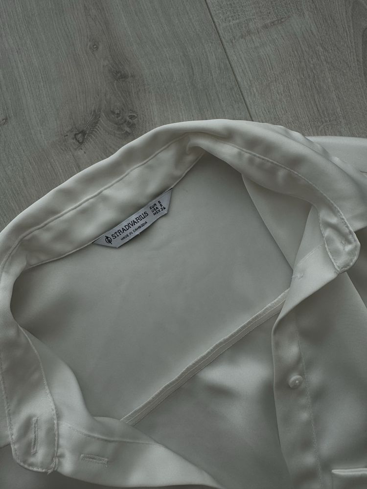 Сатинова укорочена сорочка Stradivarius