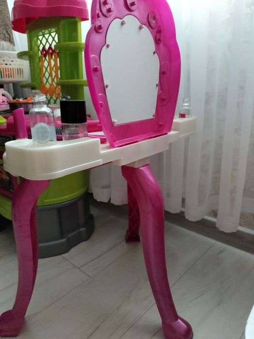 Косметичний столик