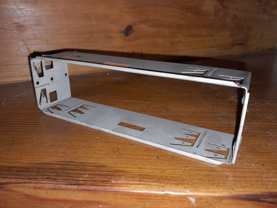 [PEÇAS] Auto-Rádio Grundig Challenge 300