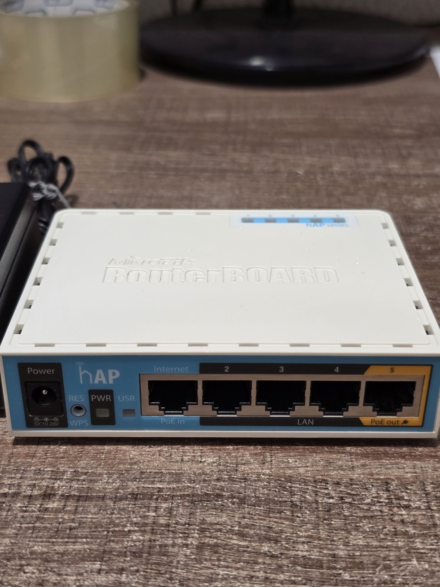 Маршрутизатор Mikrotik hAP RB951U1-2ND