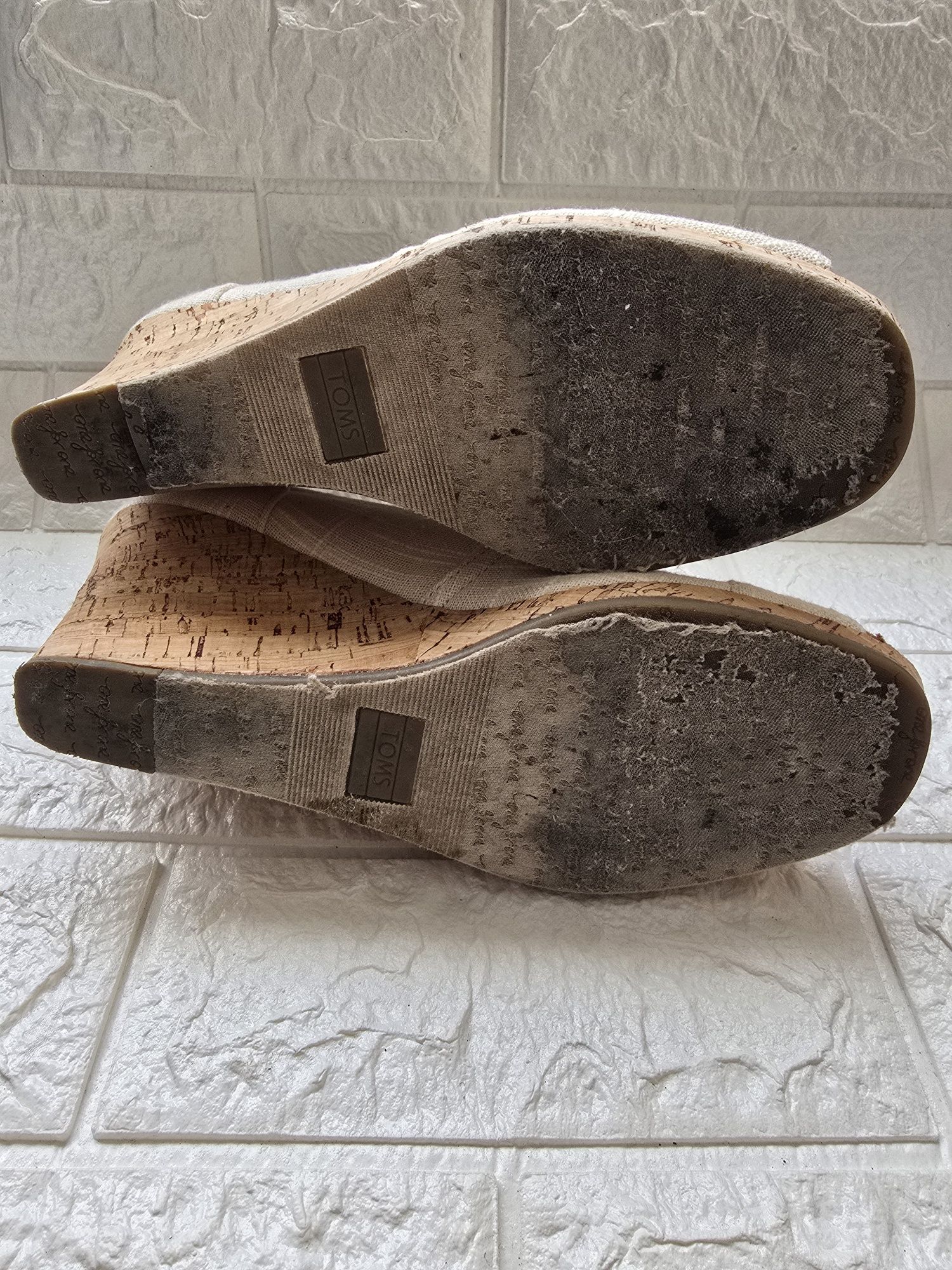 Toms koturna korek r.41