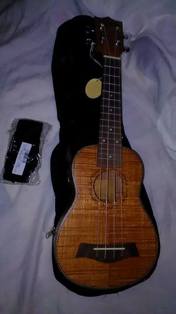 Ukulele soprano eléctrico