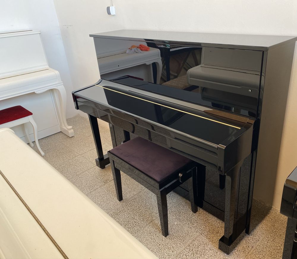 Piękne, czarne pianino Ritmuller